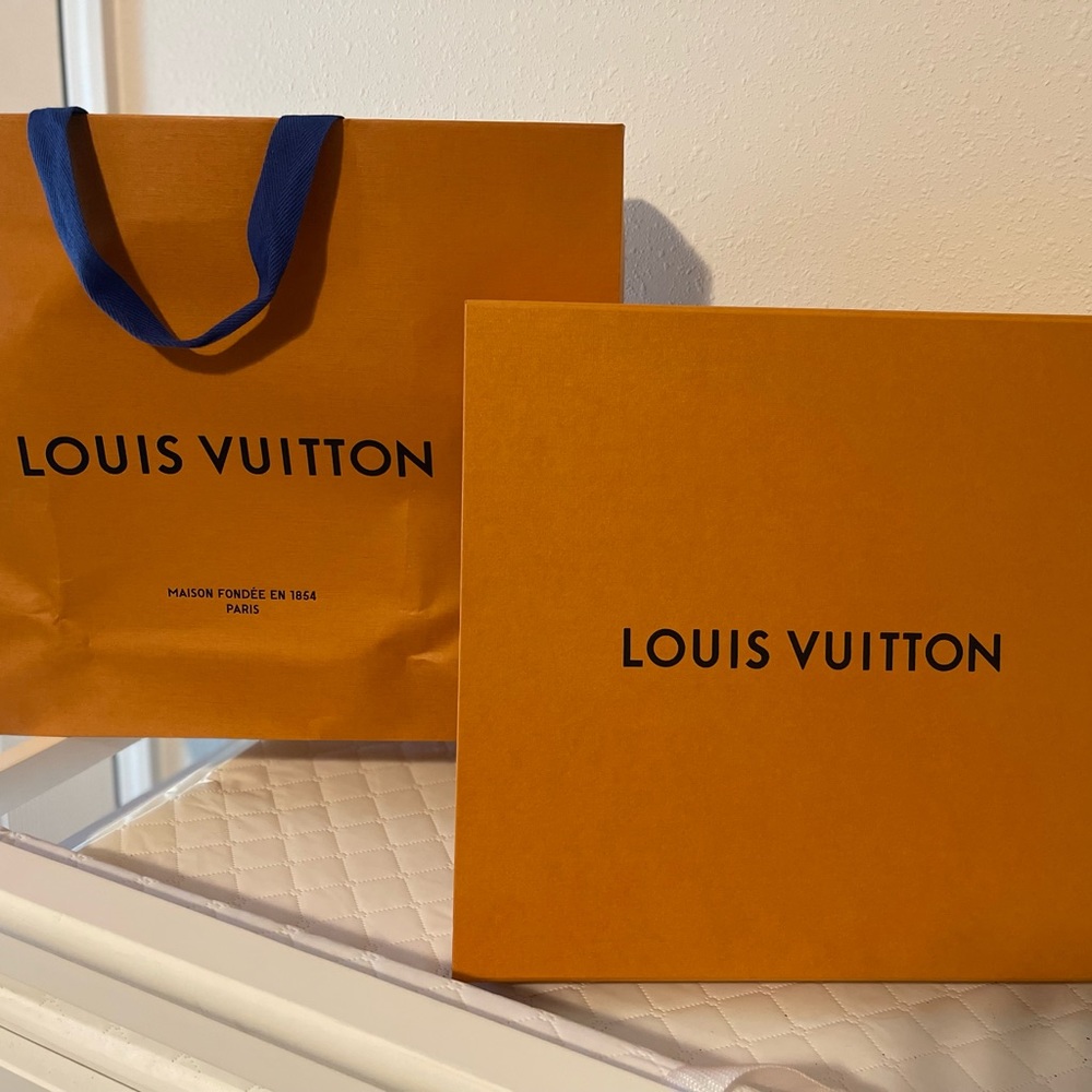 Louis Louis Vuitton empty box